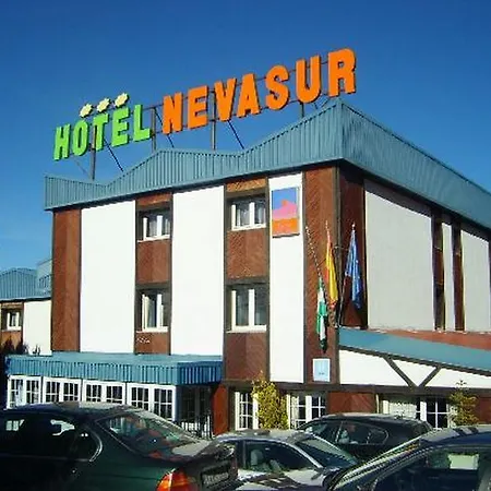 Nevasur فندق 3*