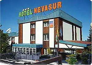 ホテル Nevasur 3*